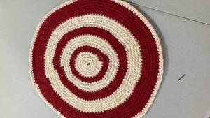 lot 6800 image: Handmade Spiral Crochet Rug - Red and White