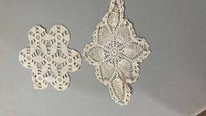 lot 6823 image: Handmade Cotton Lace Doily 10 inch in 8 inch