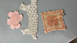 lot 6827 image: Handmade Crochet Lace pieces