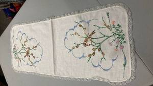 lot 6838 image: Embroidered Bird and Floral Linen table runner