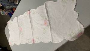 lot 6839 image: Embroidered Rose Linen Table Runner