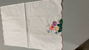 lot 6845 image: Floral Embroidered White Linen napkin 14 x 21