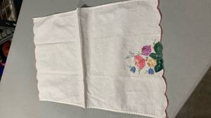 lot 6846 image: Floral Applique White Linen Table Runne napkin 14 x 21