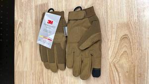 lot 4805 image: Cold Weather Gloves Made with Thinsulate Insulation. Large - Retail $20