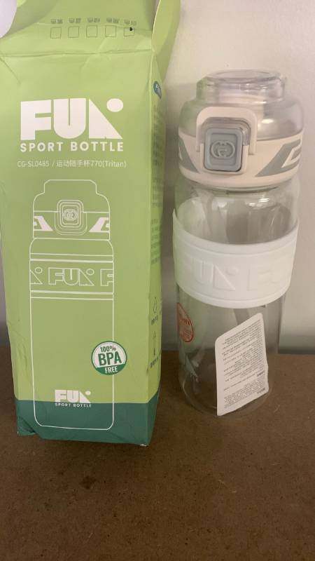 lot 884 image: FUN Sport Bottle made of Tritan plastic 100% BPA-free 770 ml
