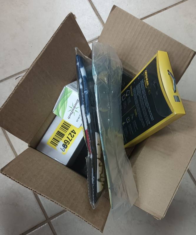 lot 621 image: Small Mixed Lot of Assorted Items  Miscellaneous Contents