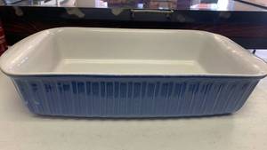 lot 213 image: Outfitters Indoor Ceramic baking dish approx 14x8.5x3 inches MGA75