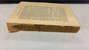 lot 220 image: El Origen del Pensamiento Spanish Text Book with Worn Spine and no cover