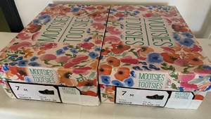 lot 236 image: Mootsies Tootsies Wander Black Slip-On Shoes lot of 2 pairs