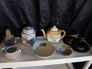 lot 10318 image: Japanese Satsuma Tea Set Collection