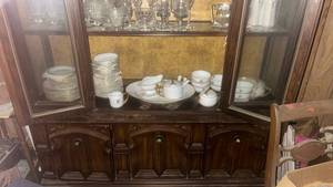 lot 10500 image: Noritake Fine China Dining Set with Gold Trim