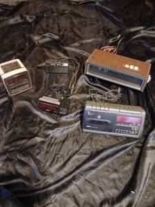 lot 20101 image: GE Cassette Clock Radio Alarm Set