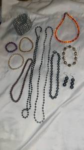 lot 32013 image: Mixed Bead Jewelry Collection