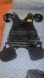 lot 60303 image: Champro Baseball Umpire Chest Protector for youth