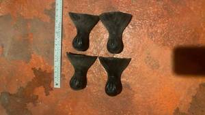 lot 61000 image: Cast Iron Queen Anne Furniture Legs Set of 4