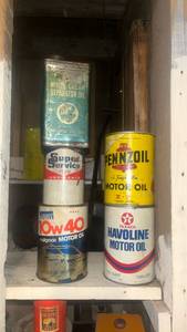 lot 62004 image: Classic Motor Oil Can Collection