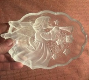 lot 70100 image: Mikasa Angel Song frosted glass sweet or candy dish.