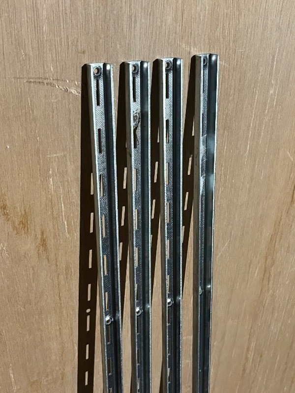 lot 3080 image: 4 METAL SHELVING MOUNTING BRACKETS 5 each