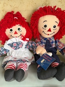 lot 202 image: Raggedy Ann and Andy Dolls (2), New w Tags