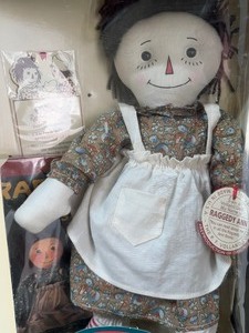 lot 207 image: Raggedy Ann Doll & Book Set, 1918 Replica, Limited Edition w Certificate of Authenticity in Box