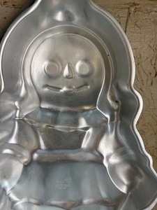 lot 218 image: Cake Pan - Wilton Raggedy Ann, 1971