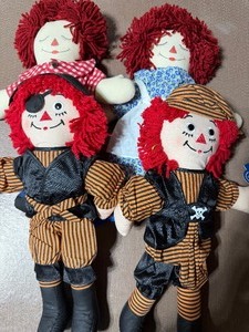lot 226 image: Raggedy Ann & Andy Dolls - Two Sided Faces and Pirates