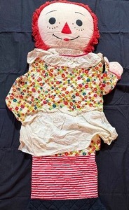 lot 227 image: Vintage Raggedy Ann Sleeping Bag