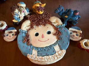 lot 240 image: Raggedy Ann and Andy Resin Miniature Tea Set