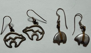 lot 53 image: Earrings - Bears