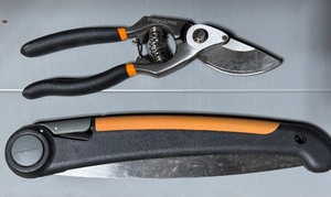 lot 62 image: Fiskar Gardening Tools
