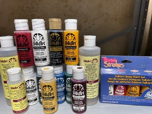 lot 83 image: Folk Art Paints and Brushes, All New