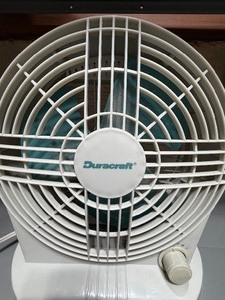 lot 87 image: Duracraft Table Fan