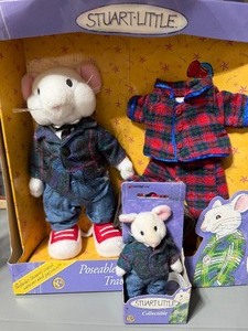lot 91 image: Poseable Stuart Little Travel Set and (2) Miniature Plush Collectibles