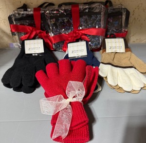 lot 92 image: Make Up Bags and Gloves (all new condition)