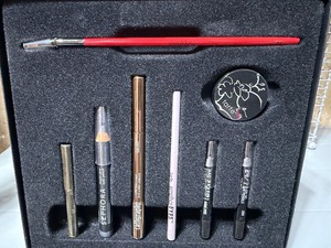 lot 72 image: Sephora Little Black Eye Liner Kit