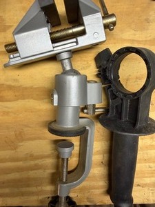 lot 604 image: Used w Reloading Equipment - Adjustable Vise