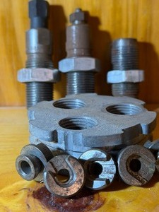 lot 607 image: Reloading Equipment - Die SetsTools