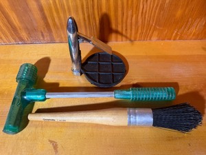 lot 615 image: Reloading Equipment - Priming Tool, Bullet Puller Hammer and Brush