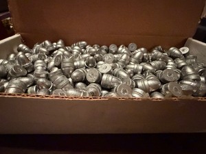 lot 630 image: Reloading Equipment - Bullets, 45