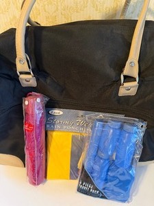 lot 116 image: Travel Bag on Wheels w Useful Items