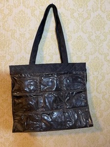lot 118 image: Tote w Plastic Storage on the Outside