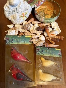 lot 528 image: Welcome Frog, Bear Tin, Seashells and Birds