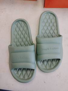 lot 20166 image: Simple Fashion Foam Sandals 38-39