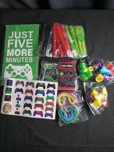 lot 1029 image: Video Game Party Supply Bundle Pack