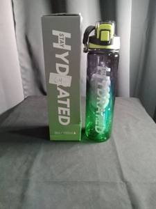 lot 1037 image: Stay Hydrated 32oz Water Bottle