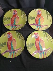 lot 1047 image: Tropical Parrot Melamine Plates Set