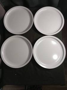 lot 1048 image: White  Dinner Plates Set