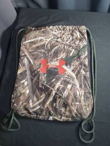lot 1060 image: Under Armour Camo Drawstring Bag