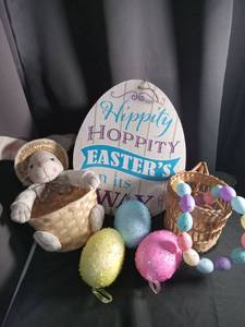 lot 1107 image: Complete Easter Decoration Set with Bunny Basket
