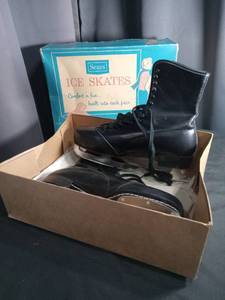 lot 1119 image: Sears Mens Figure Ice Skates Size 10